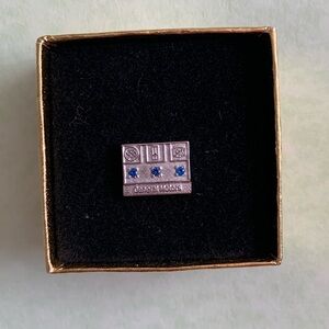 GM- BOC (Buick, Oldsmobile, Cadillac) 15 year employee service Tie Tac.